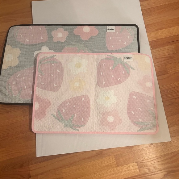 Strawberry Floral Pattern Rugs - Picture 5 of 5